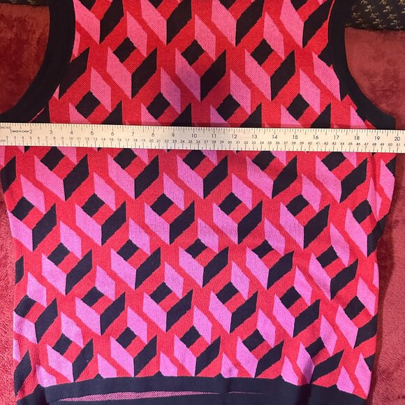 Pink & Black Geometric Knit Top - Size L - Picture 9 of 10